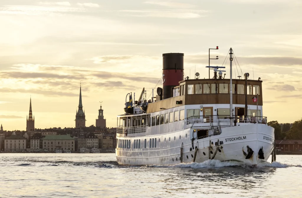 Archipelago Boat Tour & Dinner